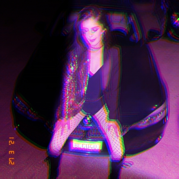 Meet your Posher, Alayna - Picture 1 of 1